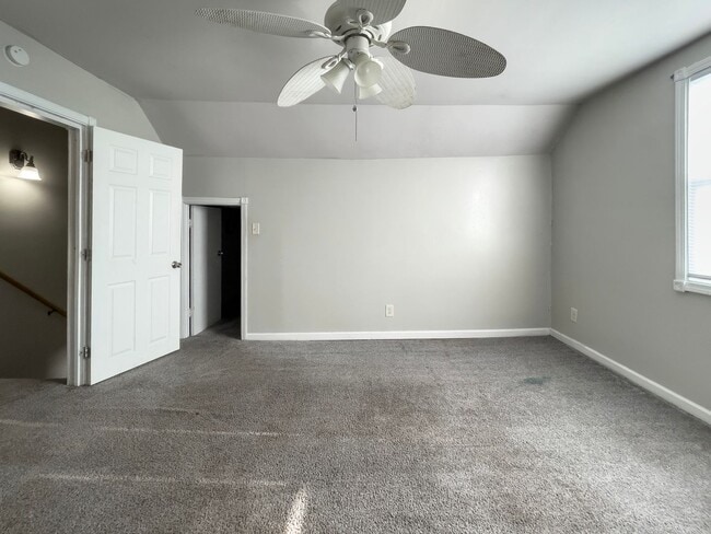 Building Photo - PRELEASING for AUGUST! Close to Campus