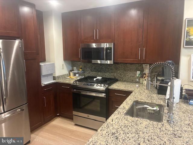 Building Photo - 8220 Crestwood Heights Dr