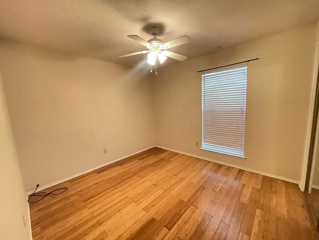 Building Photo - 117 Hollow Cove