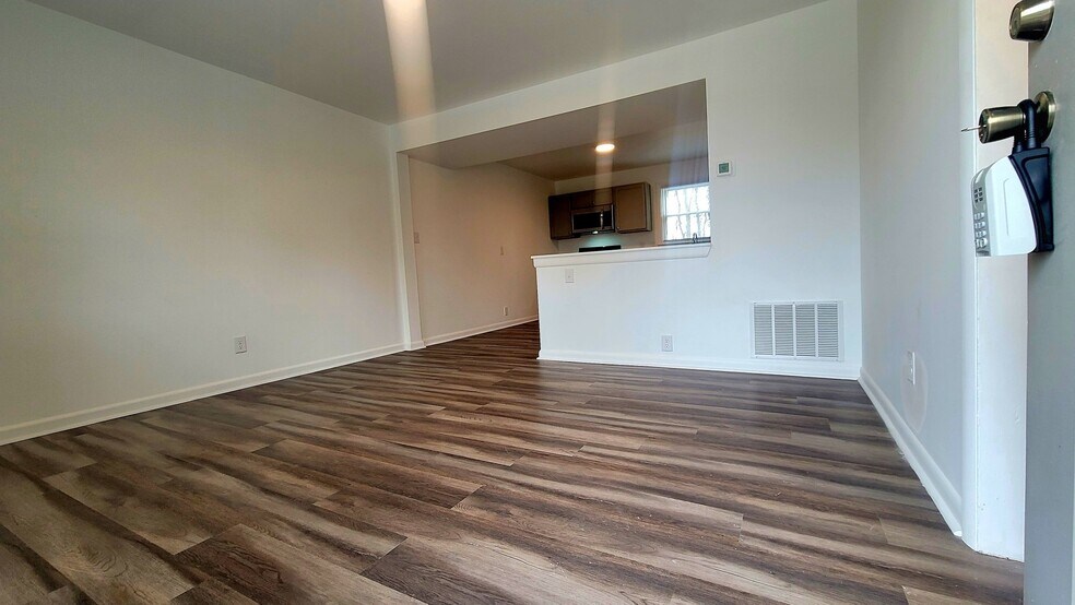 Building Photo - 1516 W Clara Dr