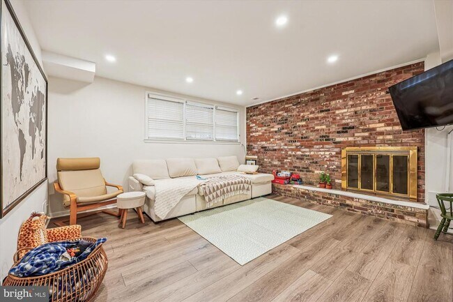 Building Photo - 11712 Seven Locks Rd