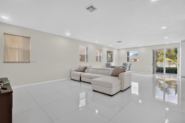 Building Photo - 4422 NW 112th Ct