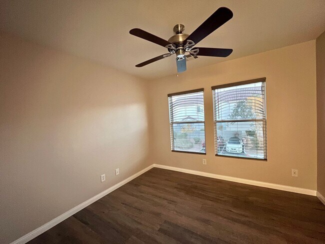 Building Photo - BEAUTIFUL 2BD/2BA SOUTHEAST