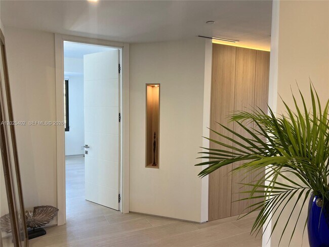 Building Photo - 201 Crandon Blvd
