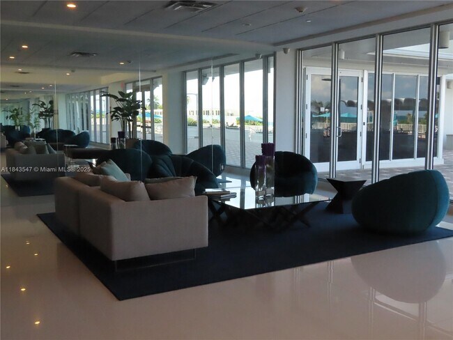 Building Photo - 5701 Collins Ave