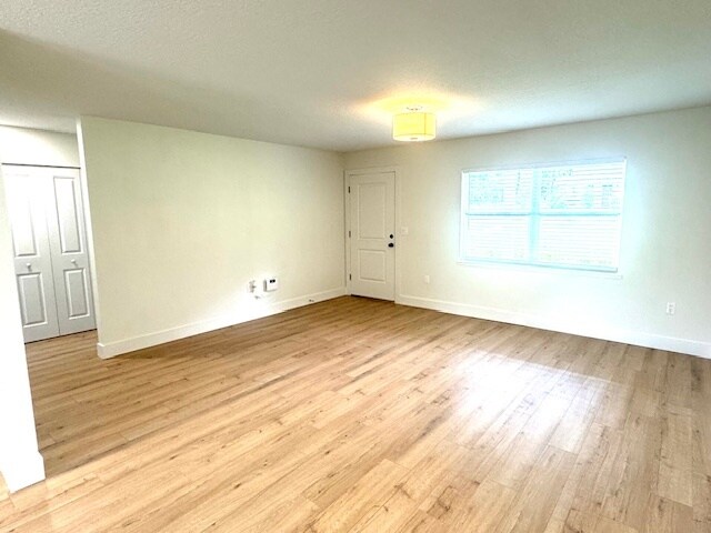 Building Photo - 1332 SE Sanchez Ave