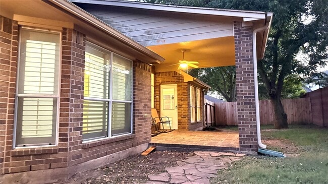 Building Photo - 931 Opal Chase Dr
