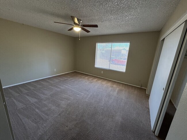 Building Photo - Peoria 3br House with Garage