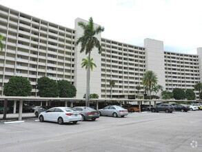 Building Photo - 122 Lakeshore Dr