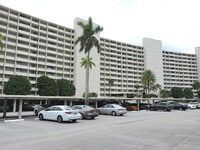Building Photo - 122 Lakeshore Dr