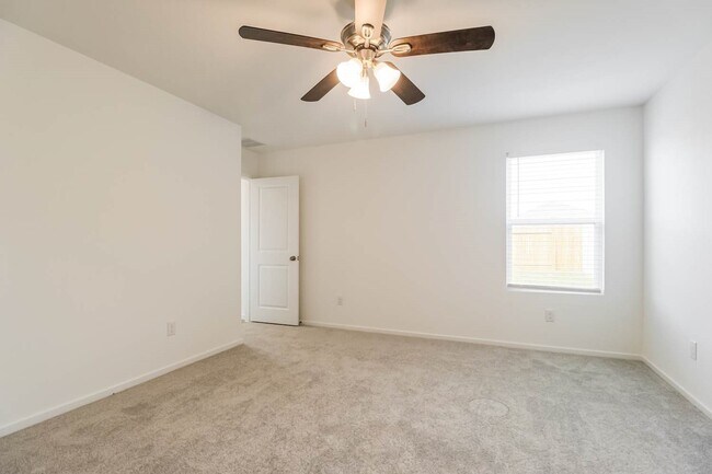 Building Photo - 16488 Blossom Grv Dr