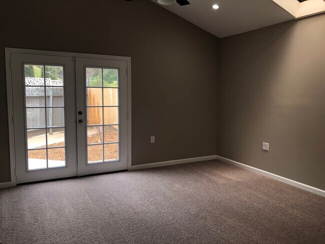 Building Photo - BEAUTIFUL & SPACIOUS 1 BR COTTAGE IN QUIET CUL-DE-SAC IN CLAIREMONT