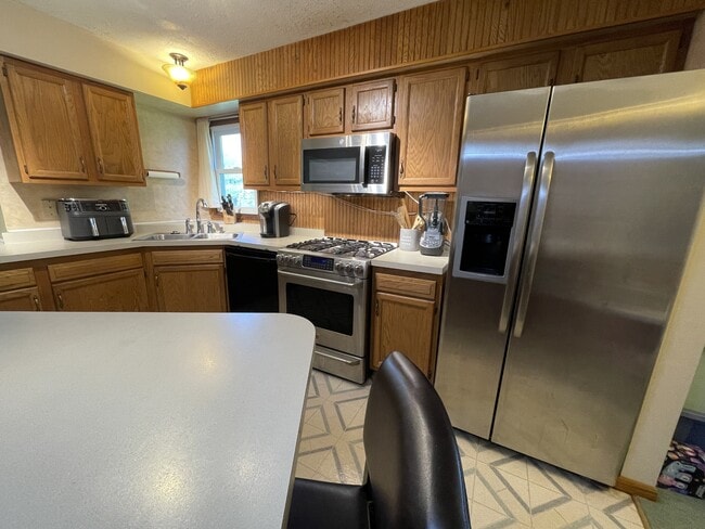 Building Photo - 1708 Howlett Ln
