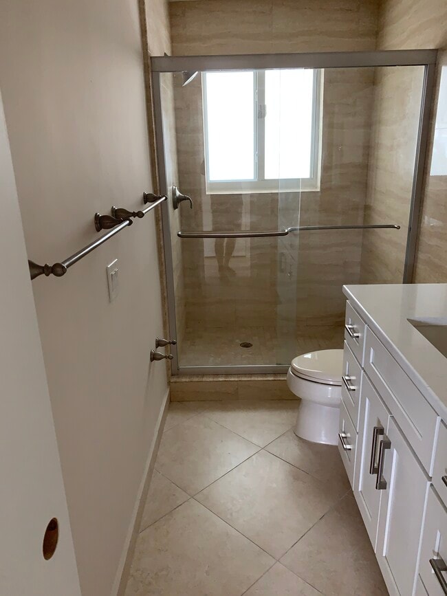 Building Photo - 580 NW 13th Dr