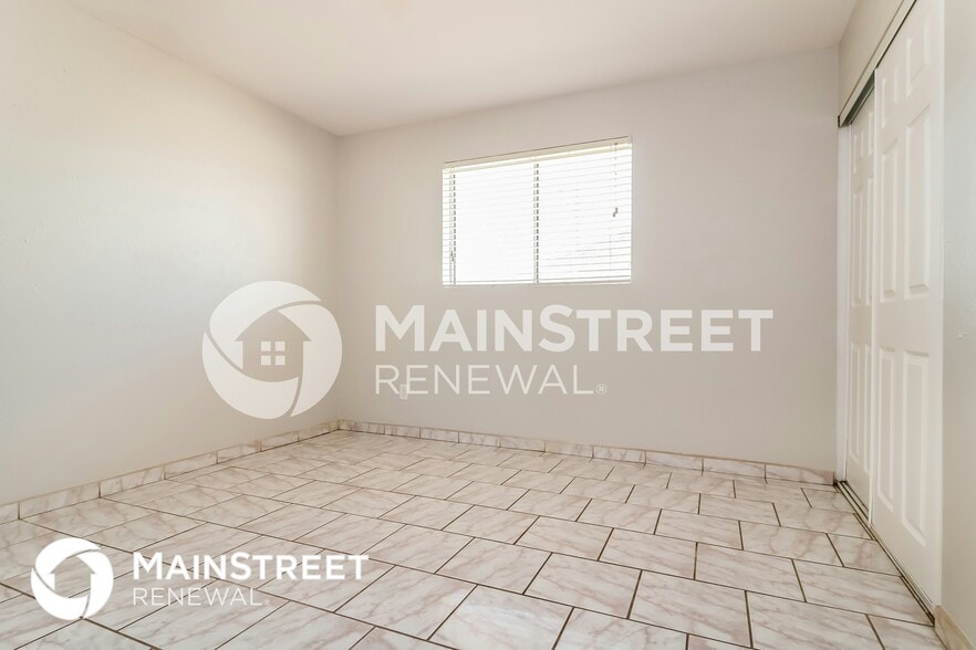 Building Photo - 6211 W Indianola Ave