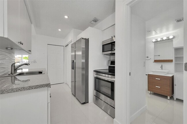 Building Photo - 6720 NW 174th Terrace