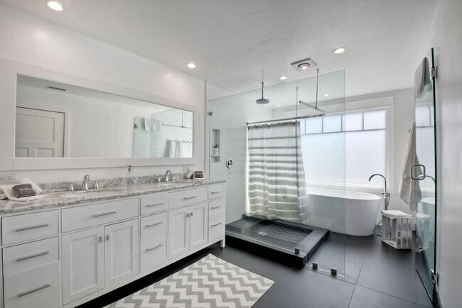 Building Photo - 3636 Carlsbad Blvd