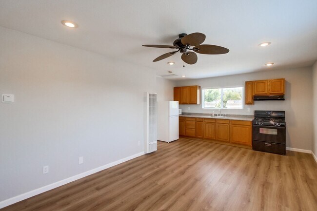 Building Photo - Wonderful SINGLE FAMILY Home with ADU over...