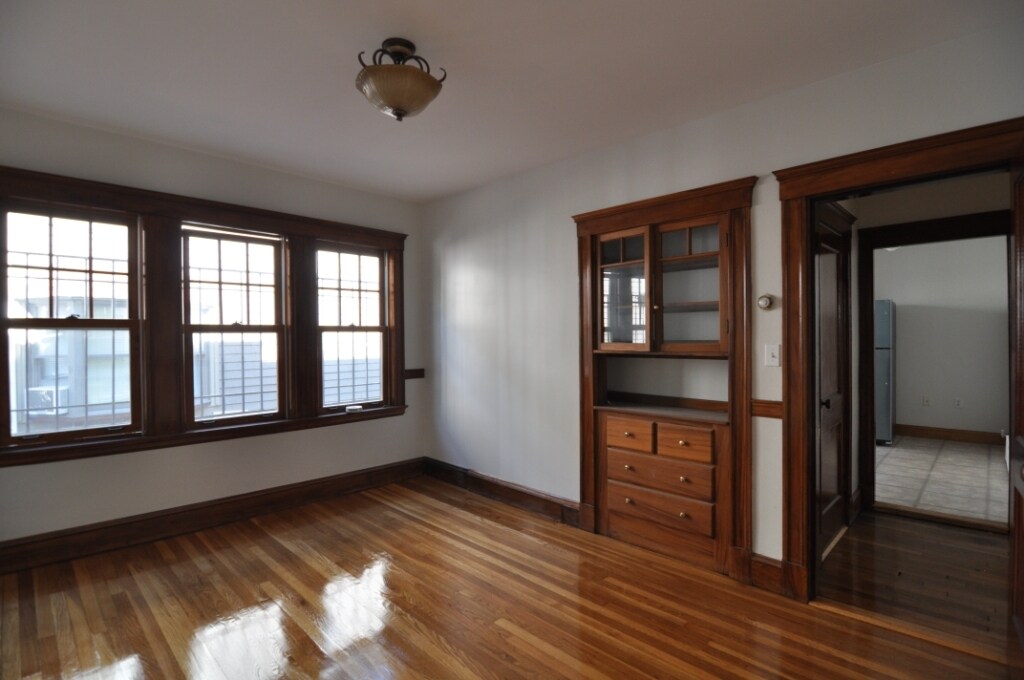 Building Photo - 202 Calumet St