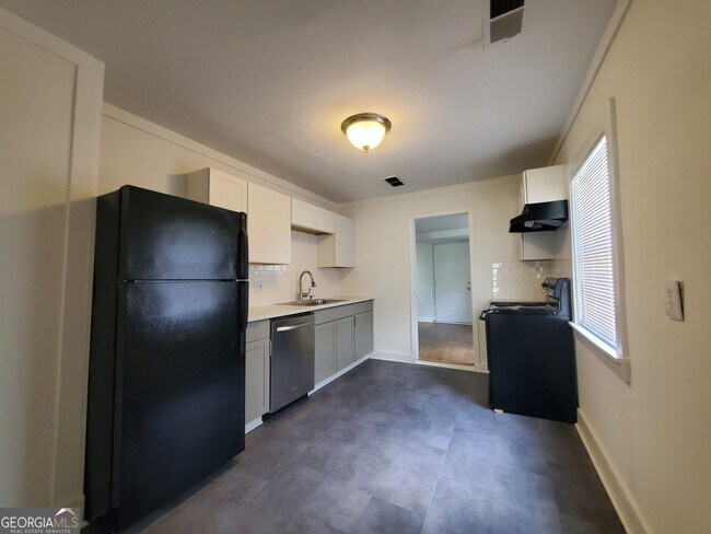 Building Photo - 2577 Eastwood Dr