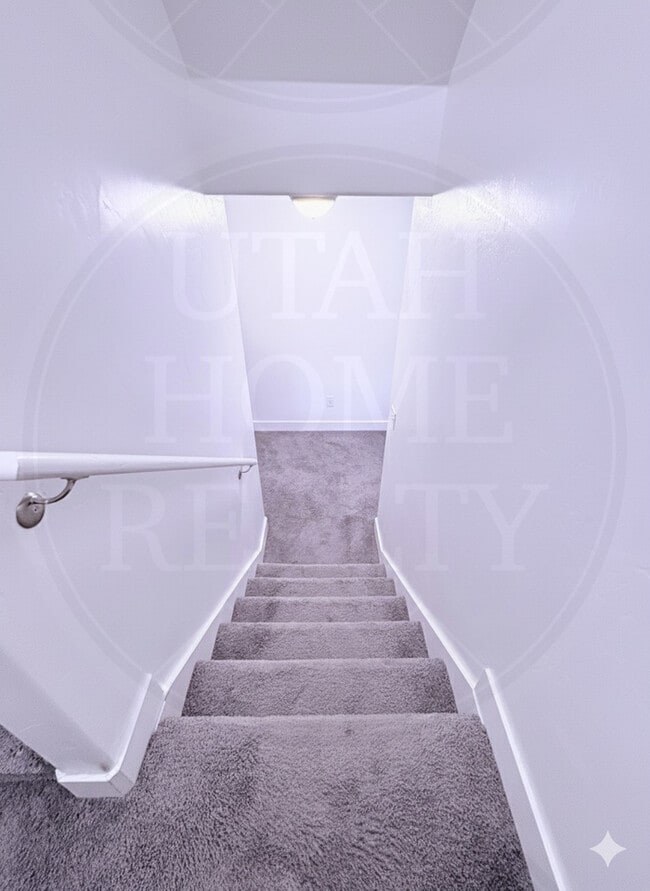 Building Photo - 441 E 260 N