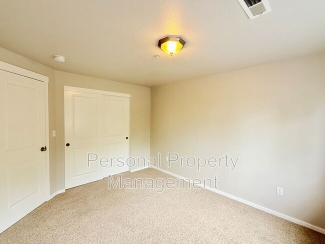 Building Photo - 105 S 2nd Pl