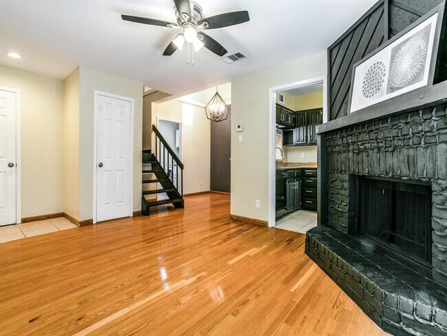 Building Photo - 336 Melrose Dr