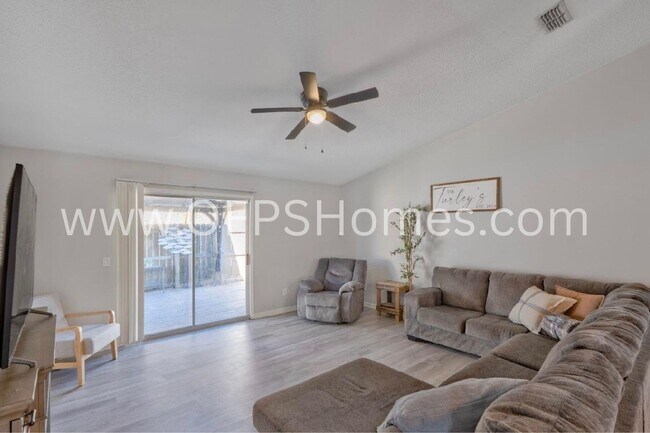 Building Photo - 405 Bobby Dr