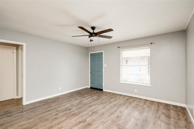 Building Photo - 838 N Meadows Dr
