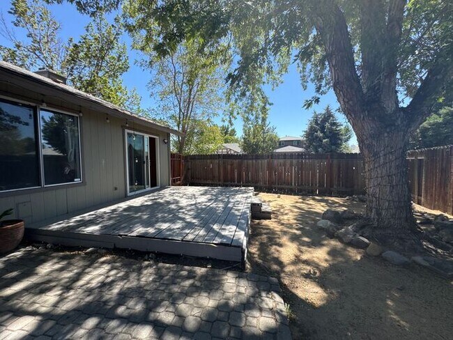 Building Photo - 3 bed, 2 bath Property in Sparks - Availab...