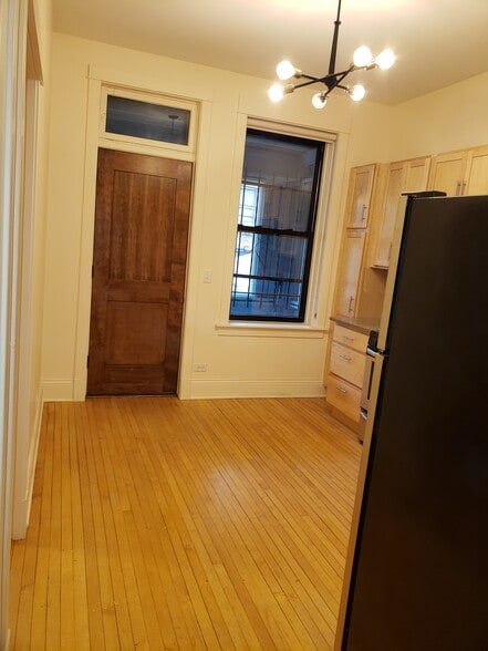 Kitchen - 912 W Newport Ave