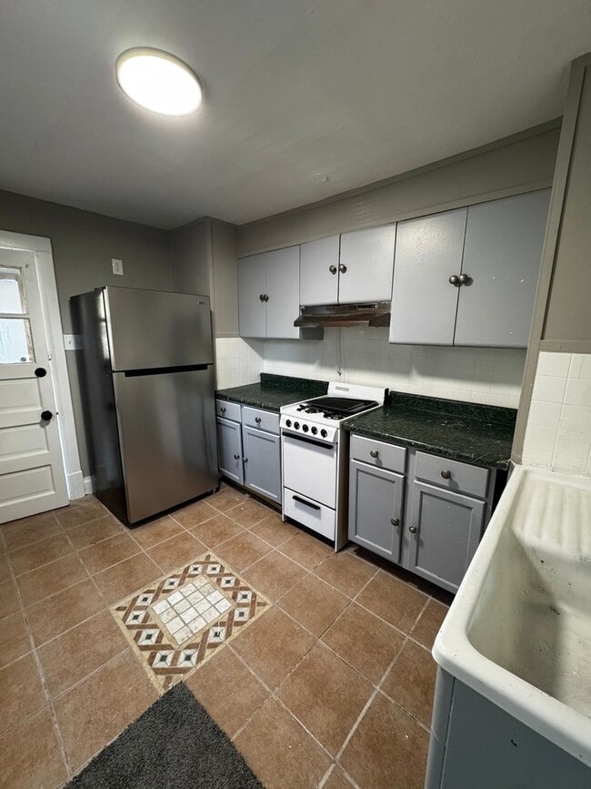 Building Photo - 1488 E Thacker St