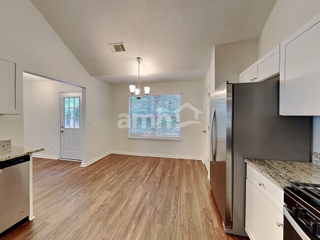 Building Photo - 375 Ermines Way