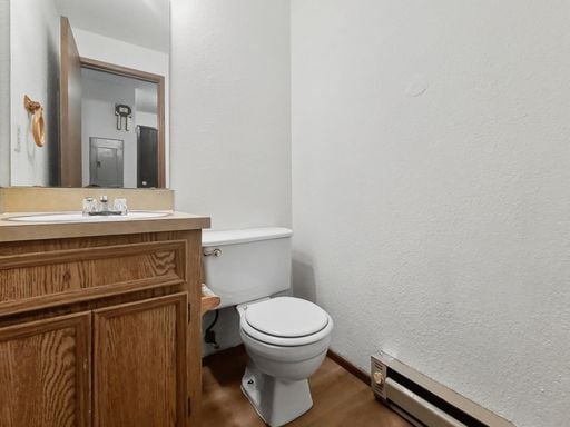 Building Photo - AVAILABLE FEBRUARY 13TH! Freshly Updated Kingsgate Home with Private Outdoor Space