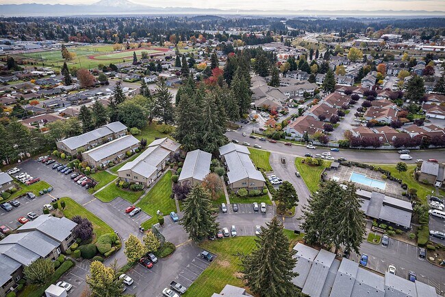 Building Photo - North Tacoma Condo Living | 2 Bed, 1.5 Bath End-Unit | Great Amenities!