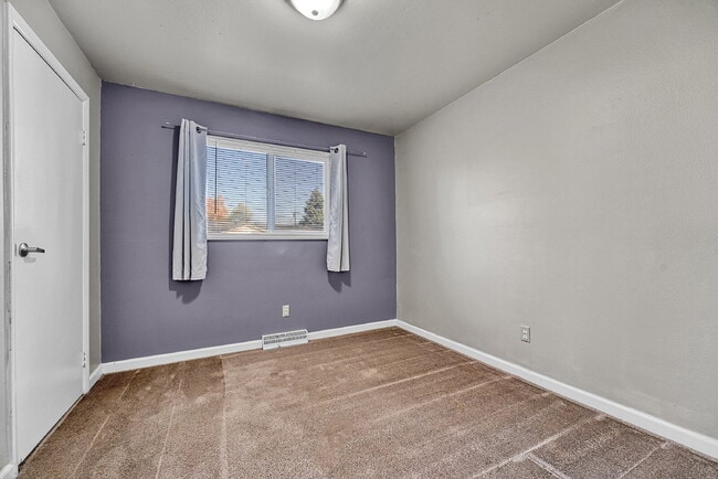 Building Photo - $2,495.00, 3-bedroom, 2 bathroom home in C...