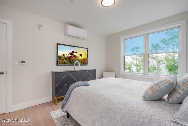 Building Photo - 27 3rd Ave