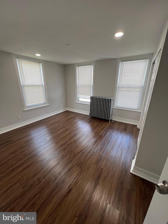 Building Photo - 1731 W 6th St