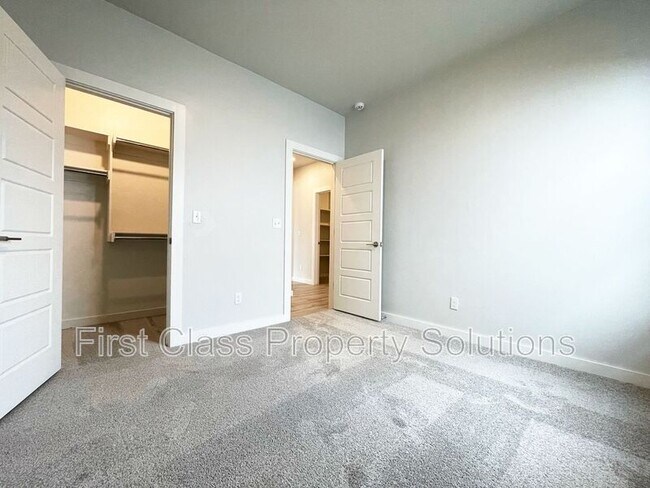 Building Photo - 512 NW 176th Terrace