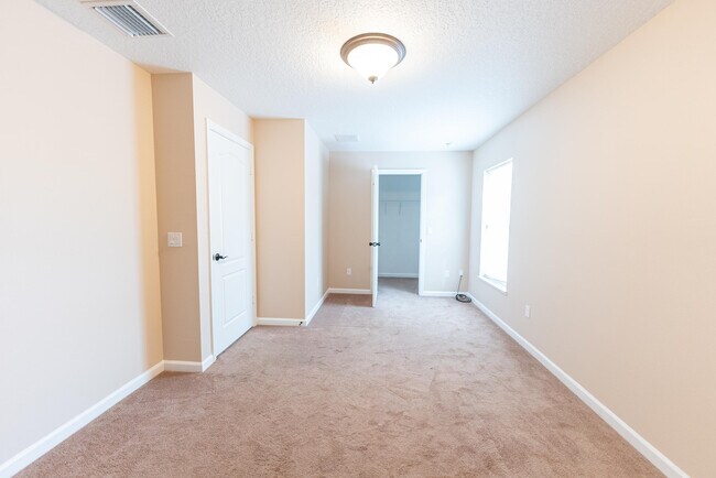 Building Photo - 3651 SW Dellamano St