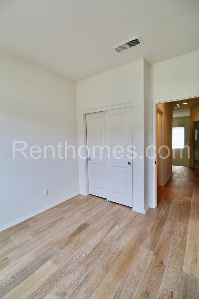 Building Photo - 1626 Waterlily Way