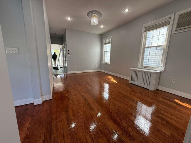 Building Photo - 18 W 49th St