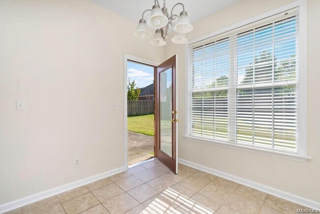 Building Photo - 3412 Crestwood Ln