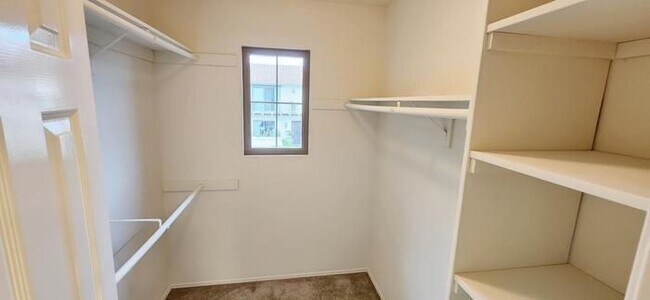 Building Photo - 6863 Alderwood Dr