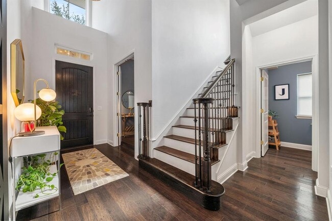 Building Photo - 6701 Teulada Dr