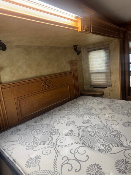 Bed - 11321 SW 246th St