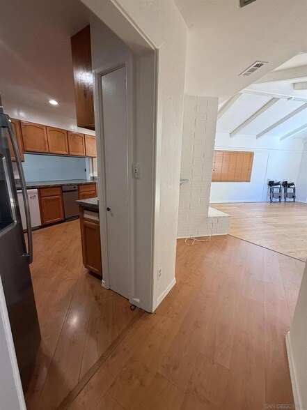 Building Photo - 12118 Poway Rd