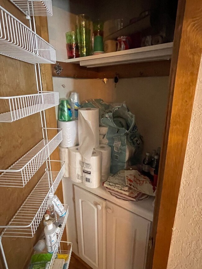 Building Photo - Beautiful furnished house in Stateline available now!