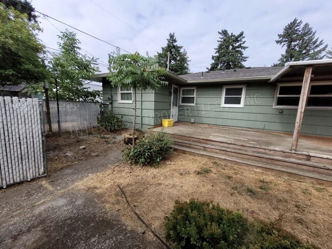 Building Photo - Beautiful 3 bdrm Home w/ a remodeled kitchen, stainless appliances, deck, yard and more!!!