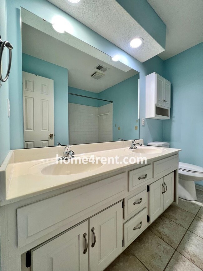 Building Photo - Beautiful Four Bedroom Home in Blue Valley...